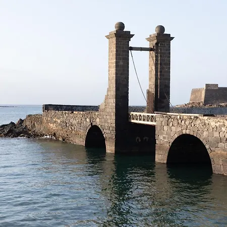 & Loft 2h - Arrecife, Lanzarote - Free Parking شقة أرّاثيفي